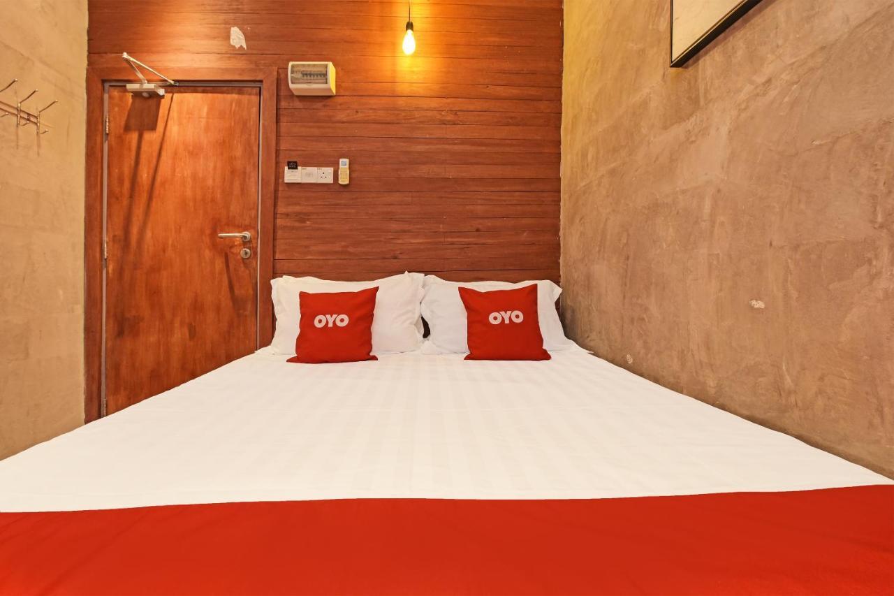 Oyo 90662 The 1975 Hotel Empire กวนตัน ภายนอก รูปภาพ